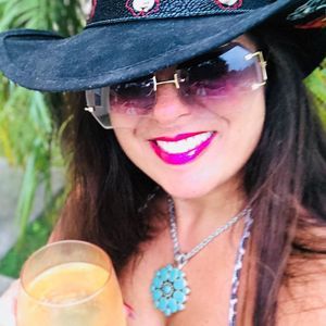 Meet your Posher, Carla